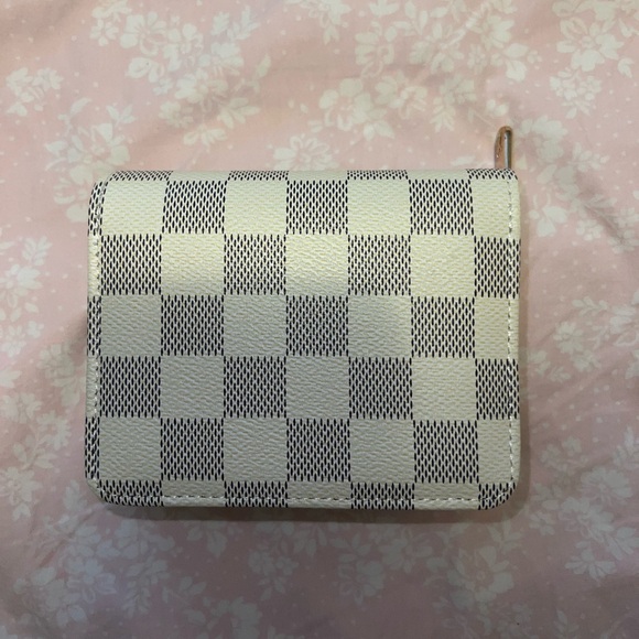 Knock-off Louis Vuitton wallet - Picture 1 of 3